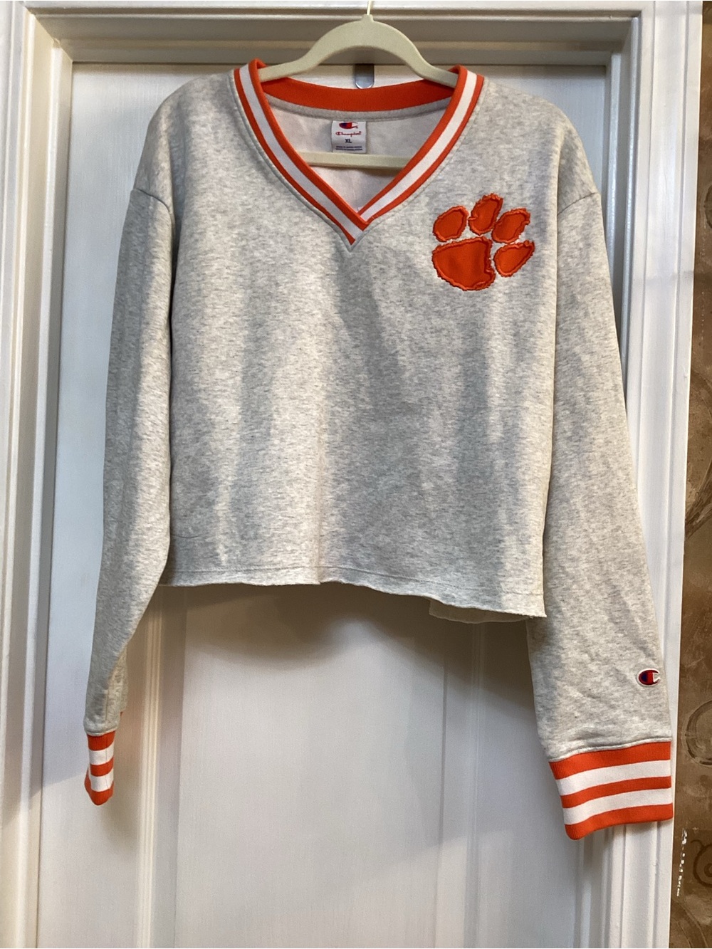 Clemson Tigers Women’s V-Neck Cropped Sweater size XL